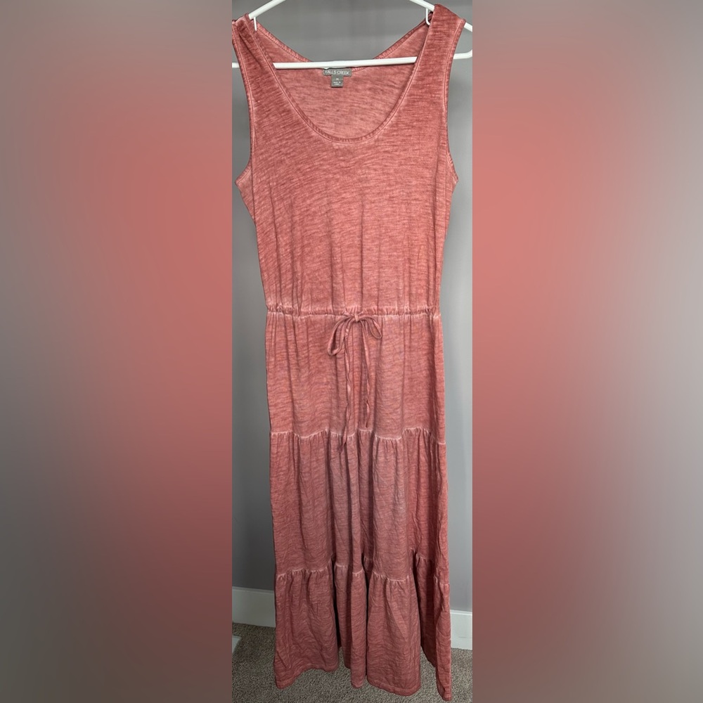 FALLS CREEK size MEDIUM, salmon colored, sleeveless, tiered, scooped neck midi.